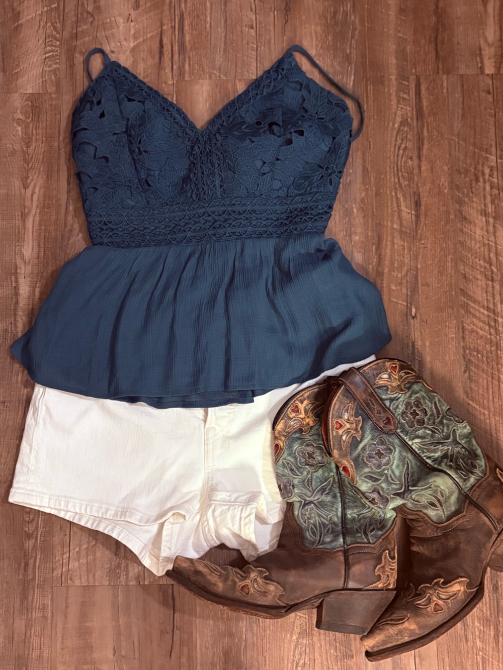 NWOT Shyanne Turquoise Lace Peplum Camisole